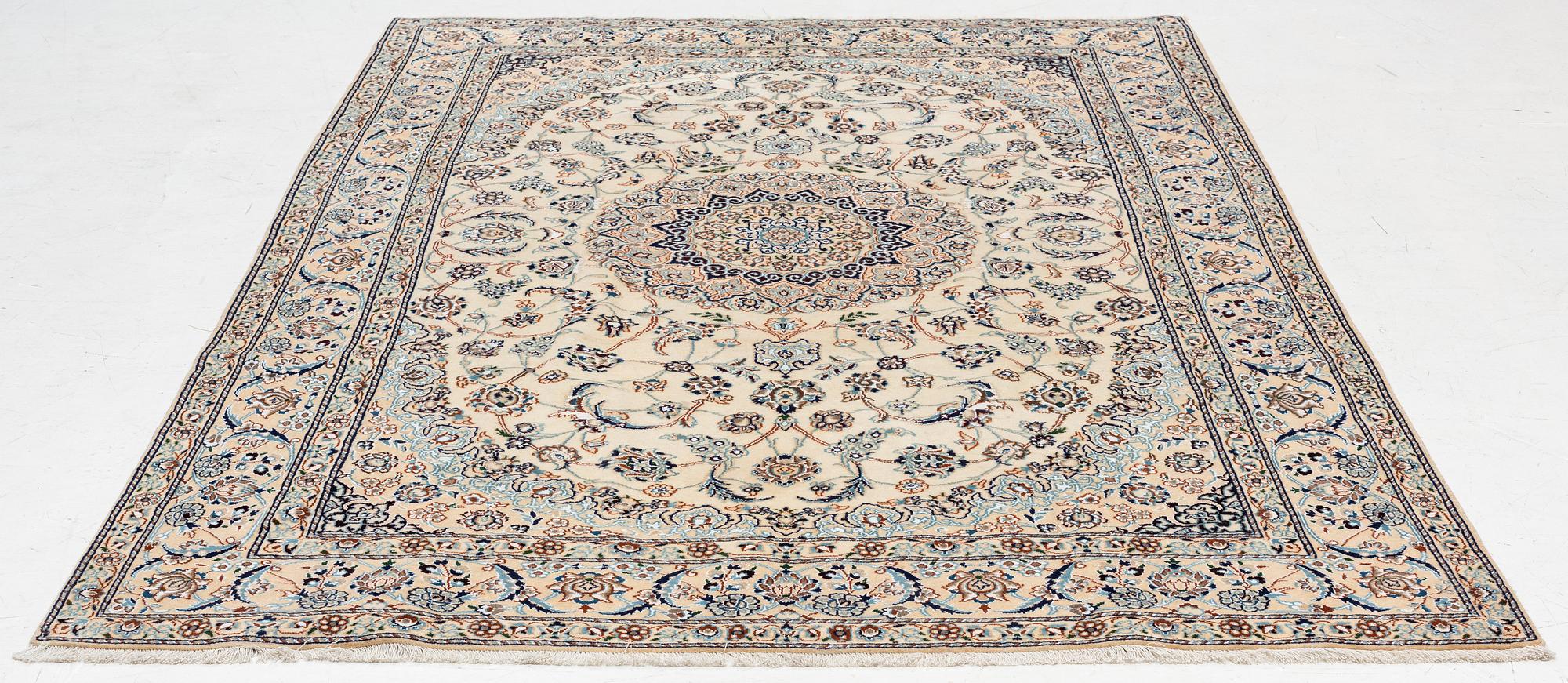 Carpet, Nain, approx. 290 x 192 cm.