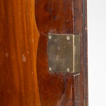 Vitrinskåp, troligen Holland, 1800-tal.