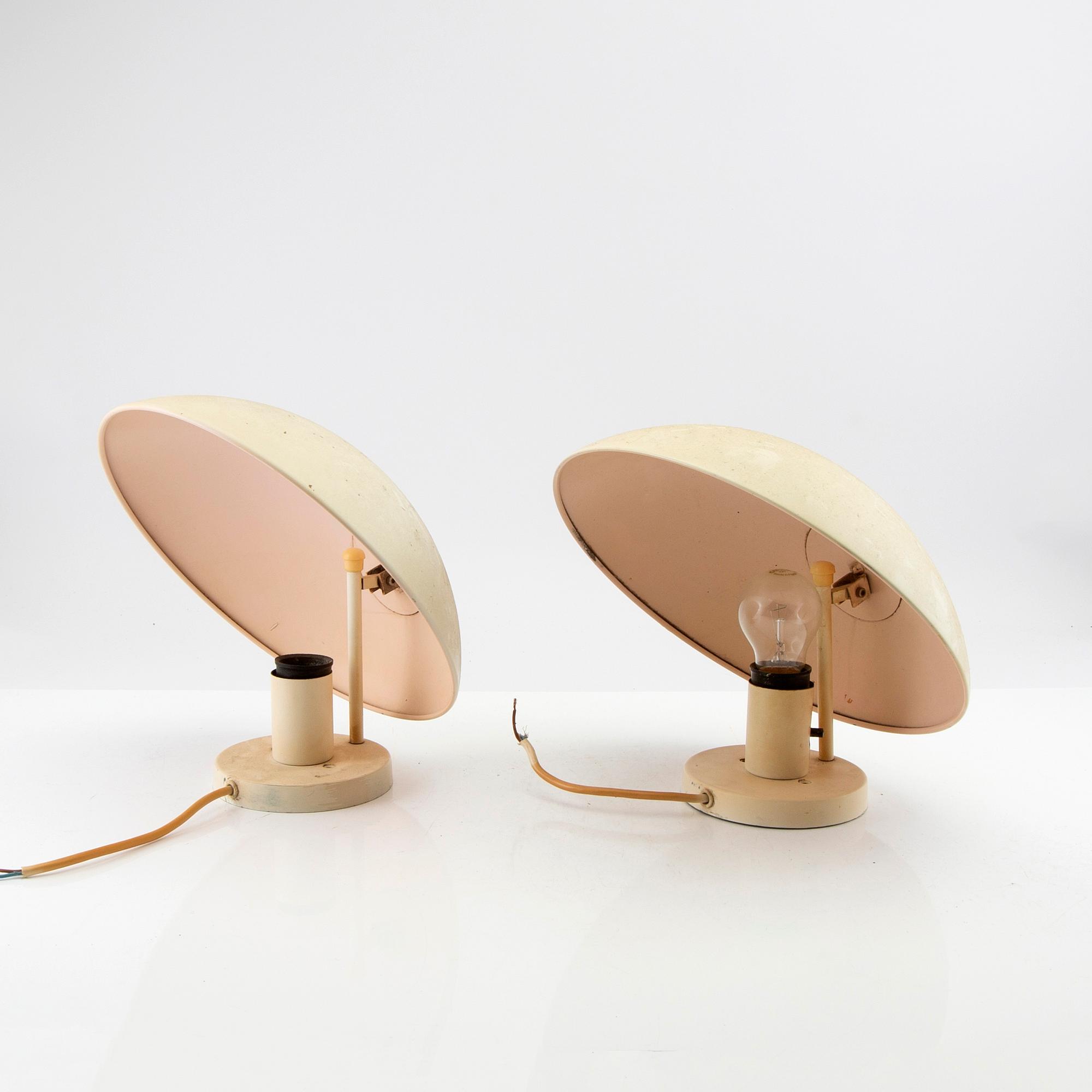 Louis Poulsen, vägglampor ett par modellnr 33058 Danmark sent 1900-tal.