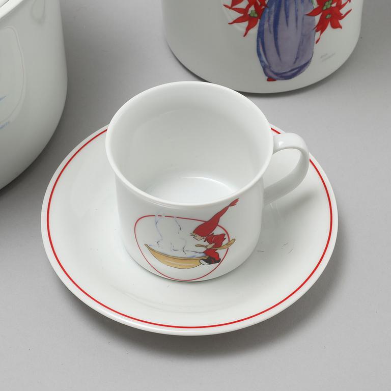 A porcelian set of table ware of 35 pcs, "Tomteul", Rörstrand, 20th century.