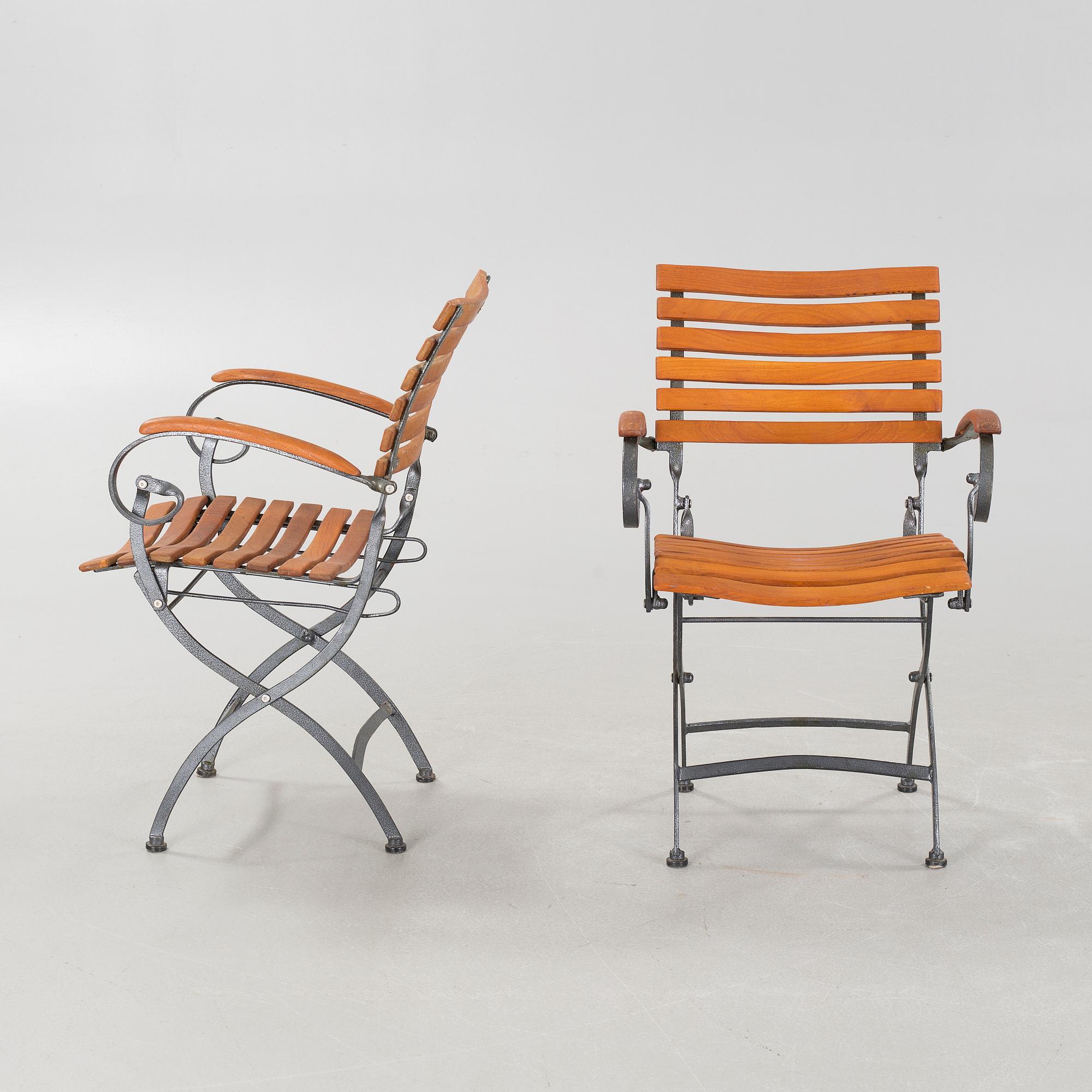 A garden table and four garden chairs from Covent Garden, 21th century.