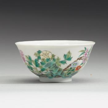 A famille rose bowl, Guangxu mark, early 20th century.