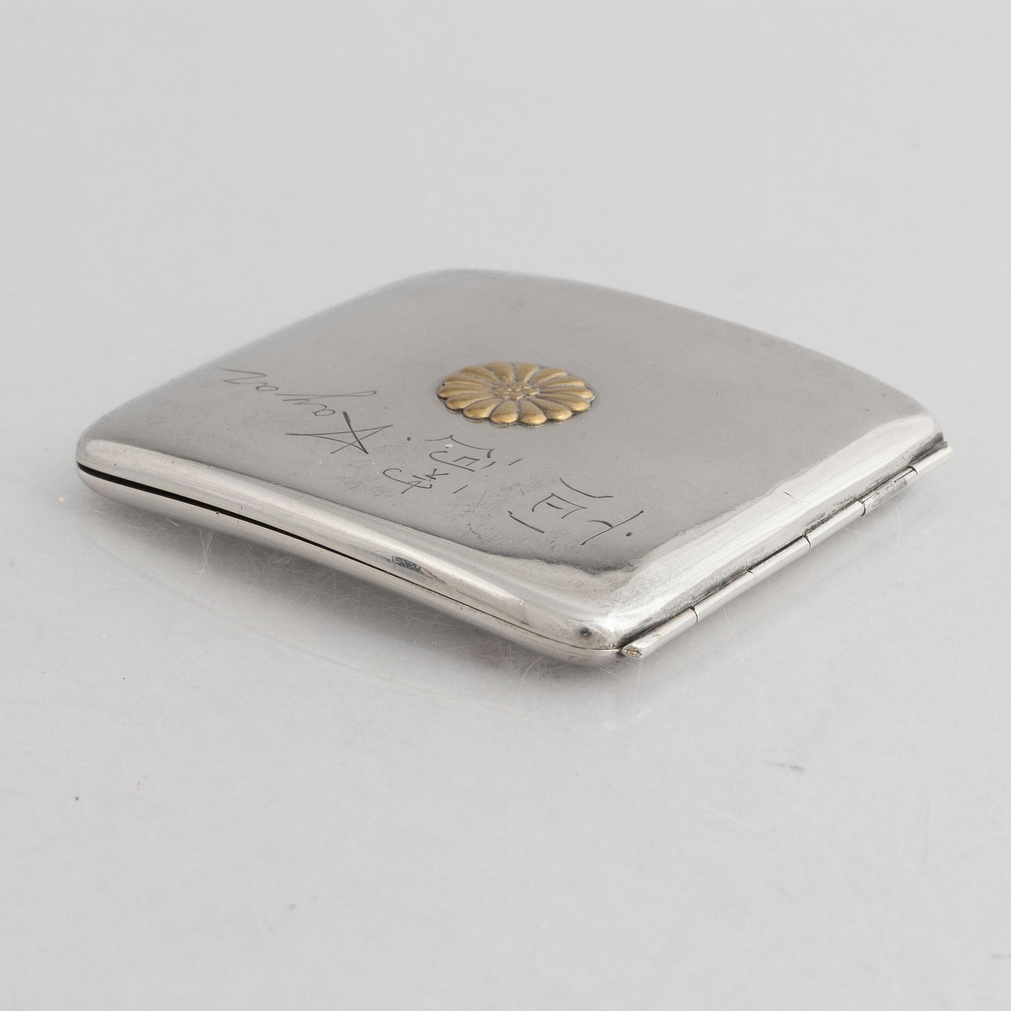 Etui, silver, Japan, 1900-talets första del. Vikt 112 gram.