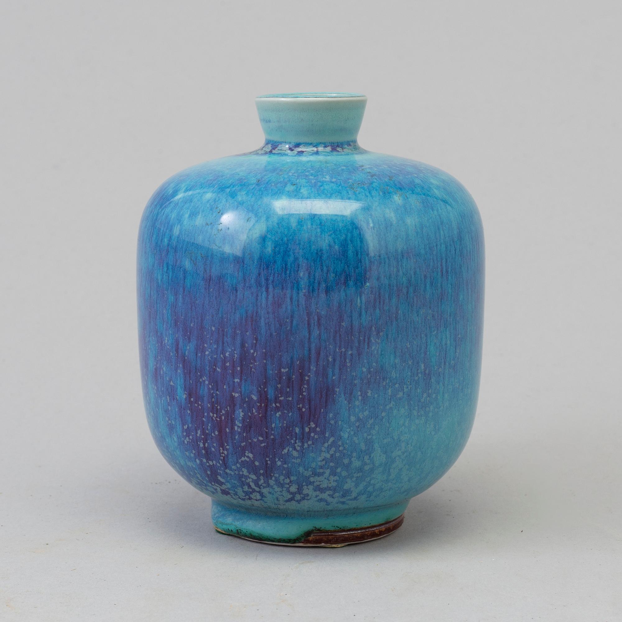 A Berndt Friberg stoneware vase, Gustavsberg studio, Sweden 1971.