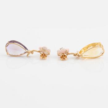 Earrings with drop-shaped checker-cut citrine and drop-shaped amethyst.