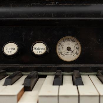 SJÄLVSPELANDE PIANO, J.P. Nyströms Orgel & Pianofabrik, Karlstad.