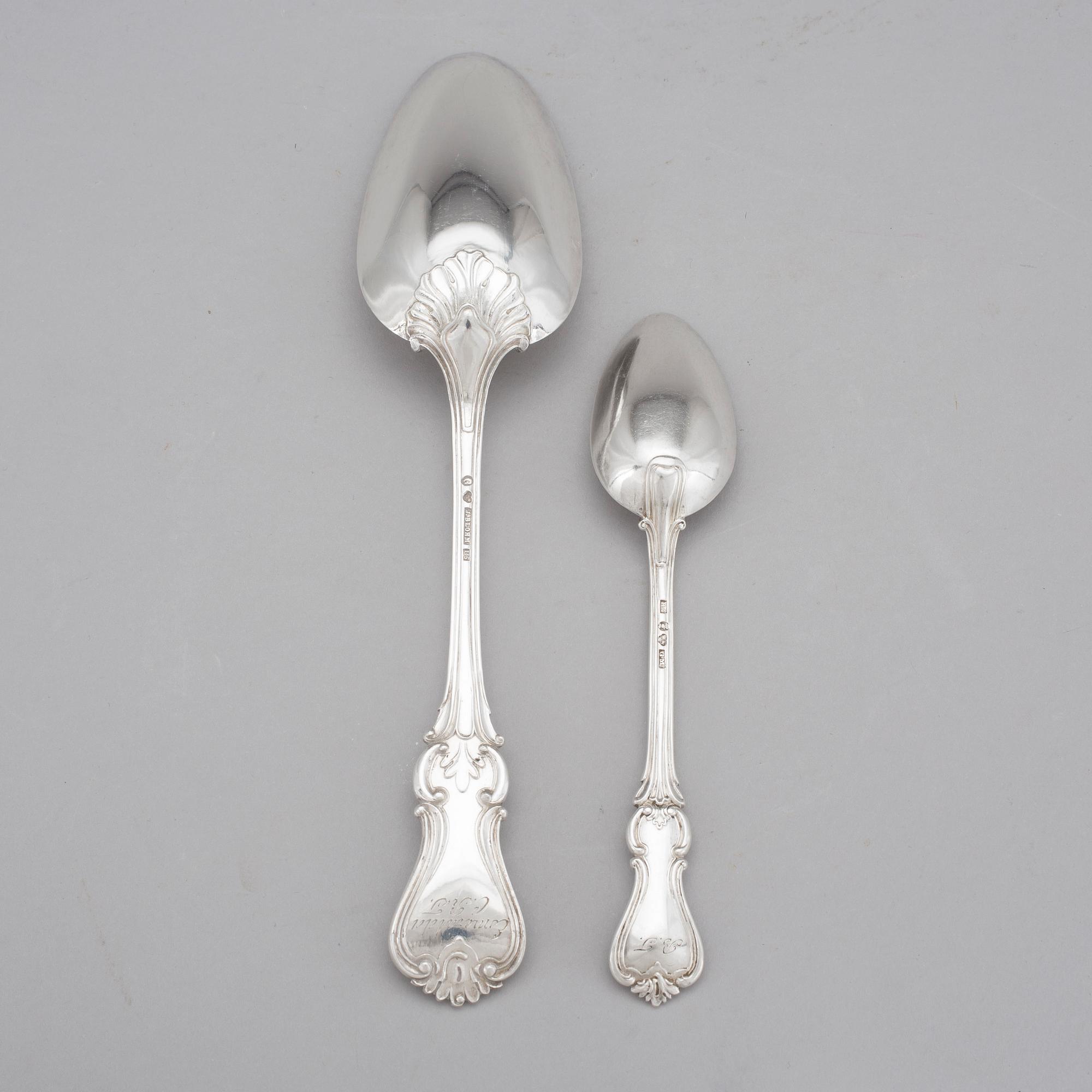 SKEDAR, 24 st (12+12), silver, G. Möllenborg, Stockholm 1847 och J. Blohm, Karlshamn 1874. Vikt 1 210 g.