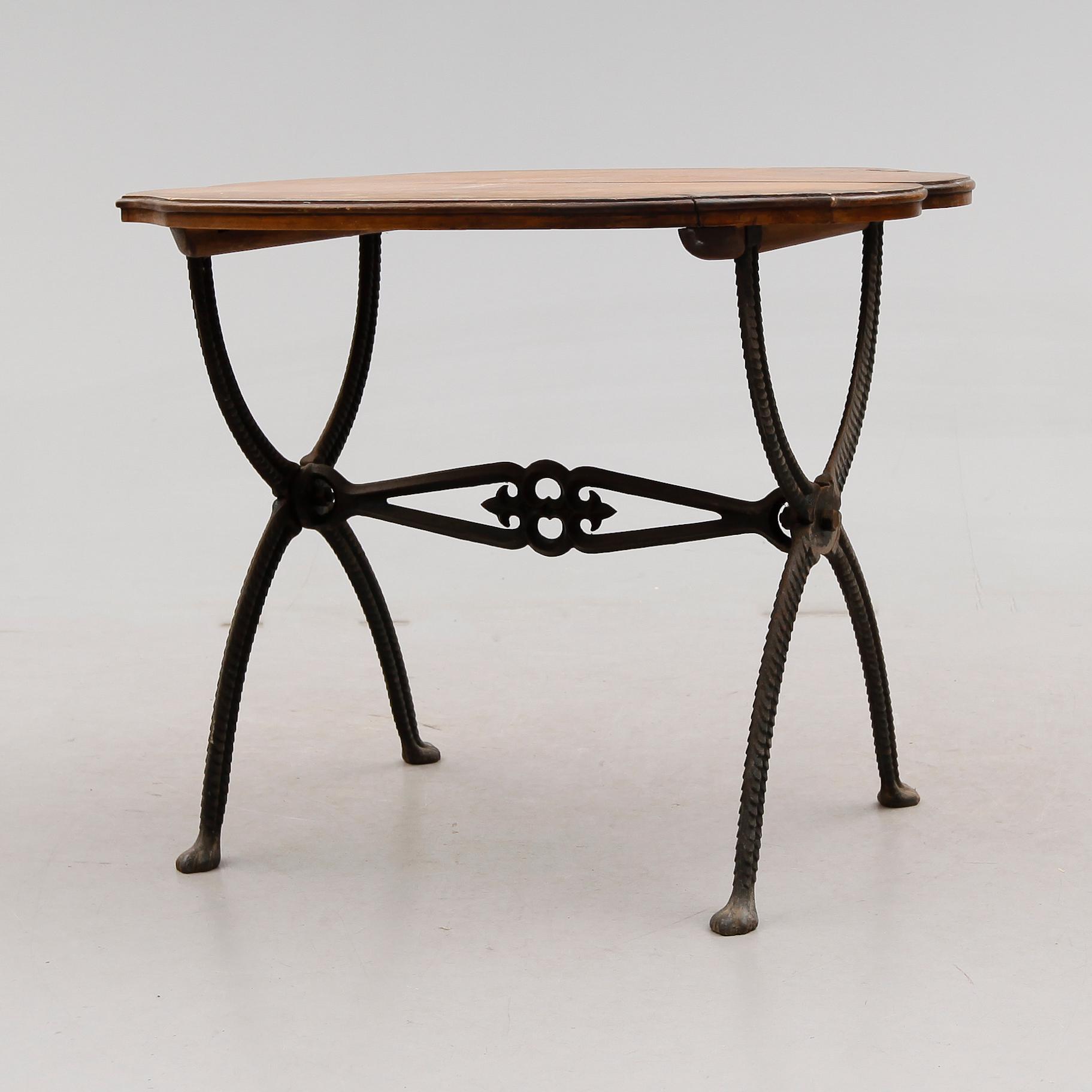 BORD, 1900-talets första hälft.