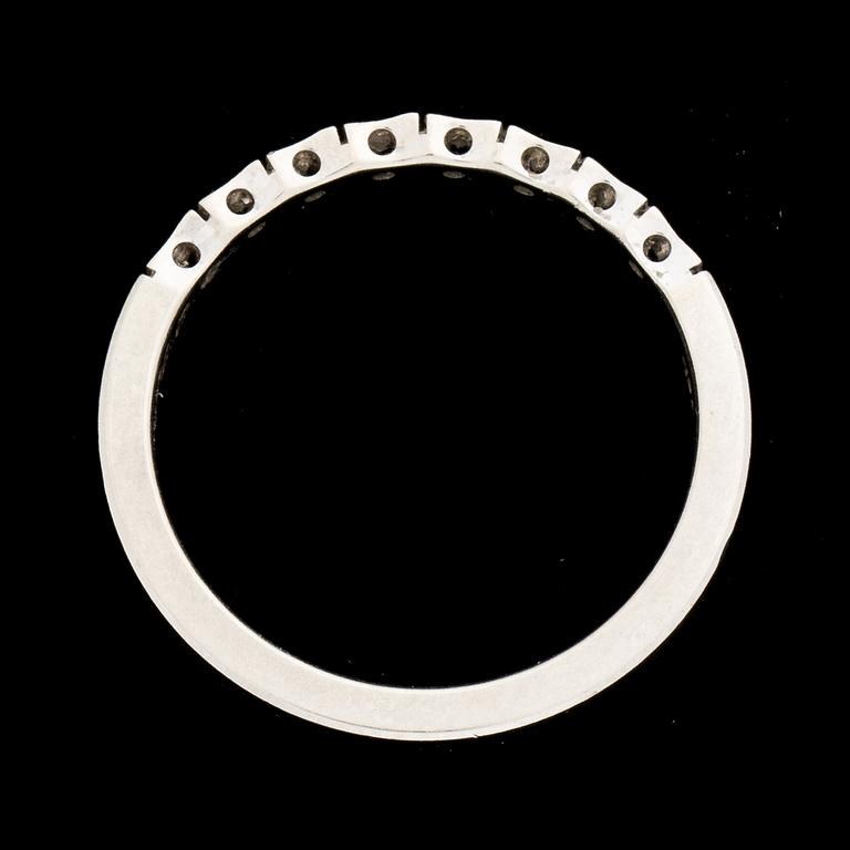 RING, 0,08 ct. 18 K. Vikt ca 4,1g.
