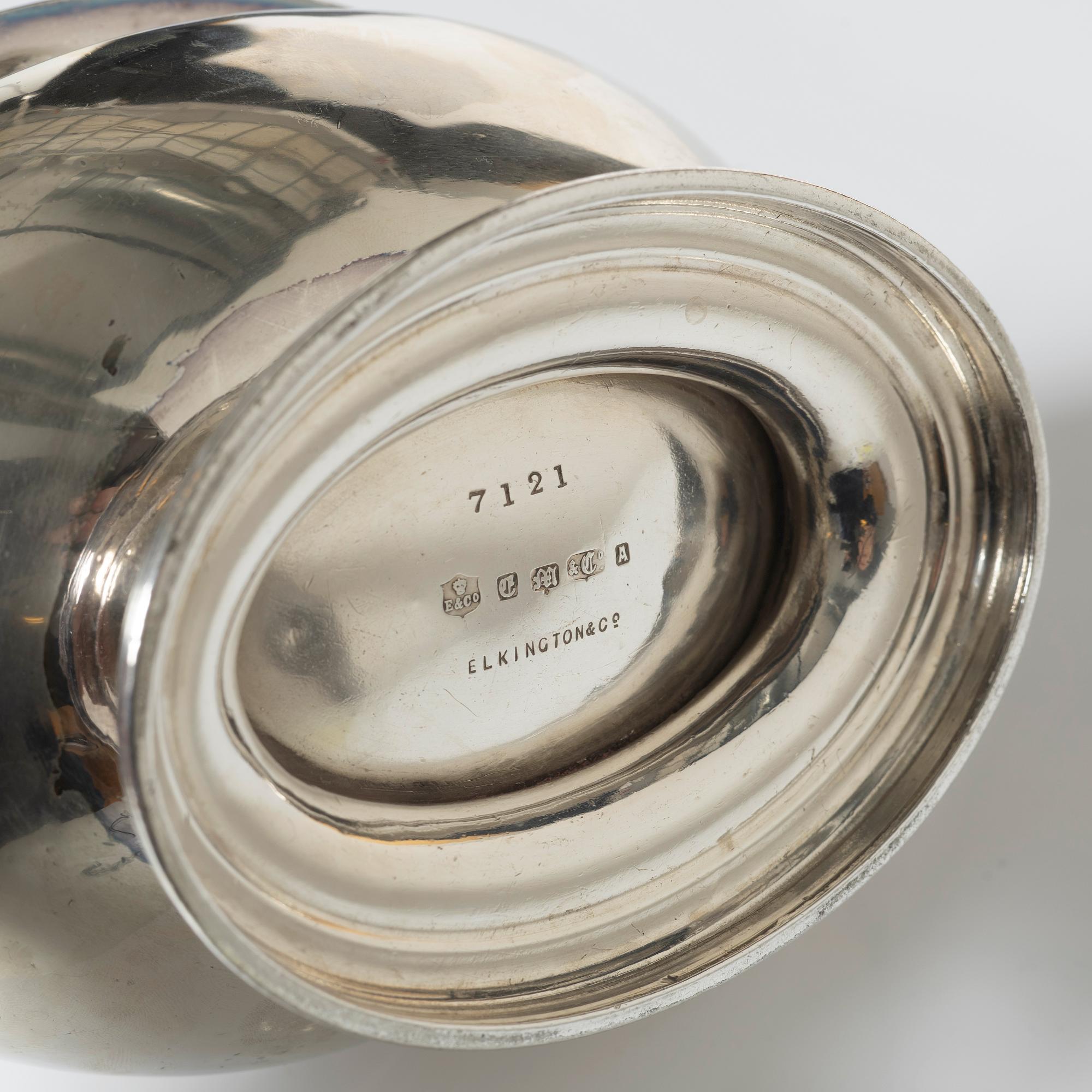 Bowls with lids, a pair, silver plate, Elkington, 20th century.