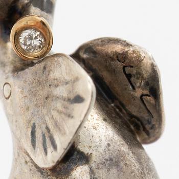 Ole Lynggaard, Magnifying glass, silver with a brilliant-cut diamond, decorated with an elephant motif.