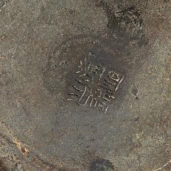RÖKELSEKAR, brons. Ming dynastin, 15/1600-tal, med inristat fyra karaktärers Hu Wenming märke.