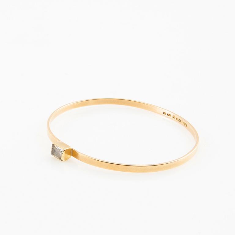 Wiwen Nilsson, Armring 18K gold with a synthetic white spinel, Lund 1967.