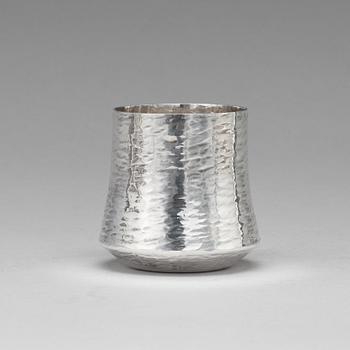 Tapio Wirkkala, a set of twelve pieces of sterling, a pitcher, ten beakers and a tray, Kultakeskus Finland 1975-79.