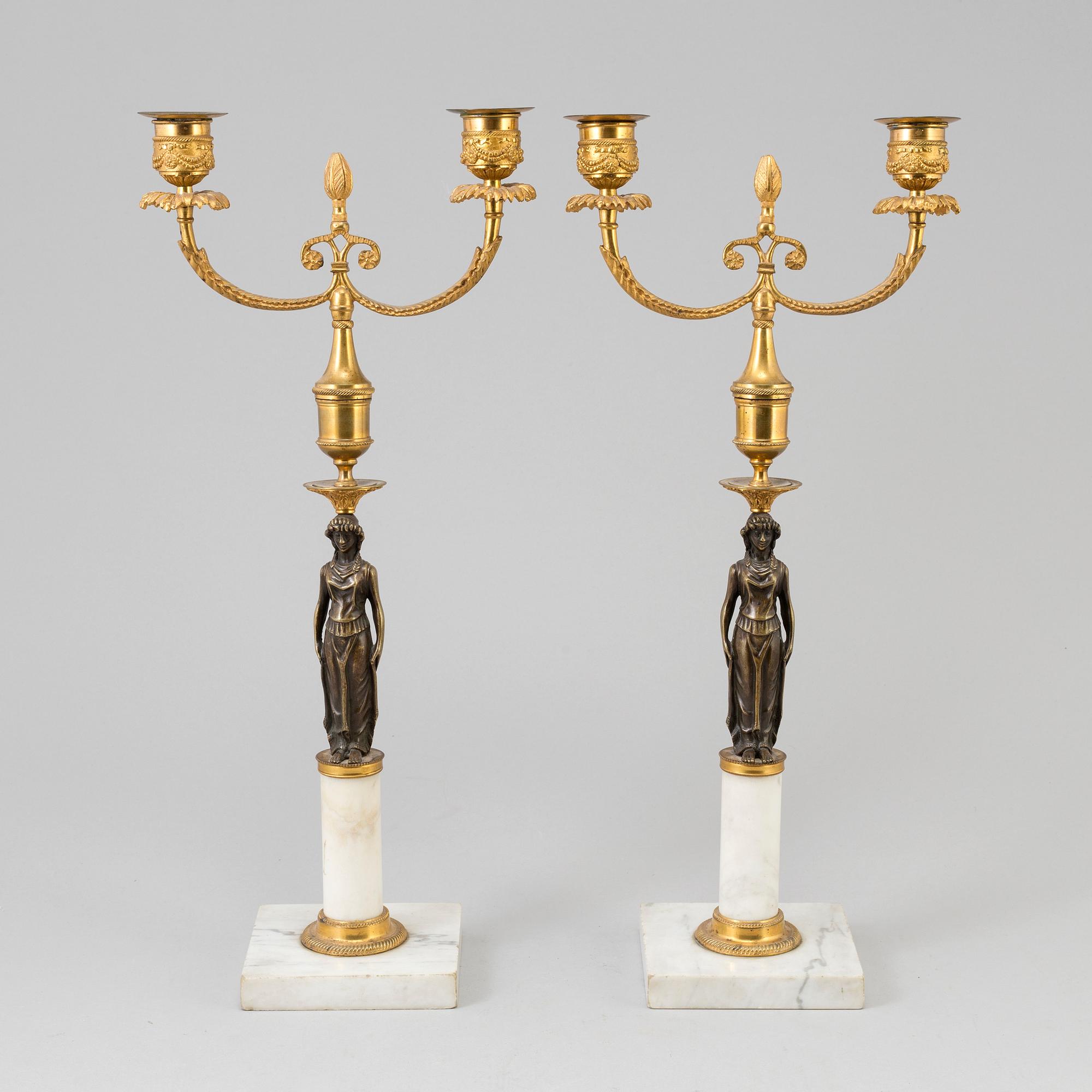 A PAIR OF BRONZE AND MARBLE CANDELABRA, late gustavian style, first half of the 20th century.