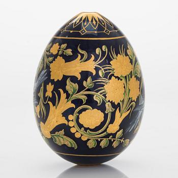 A Russian porcelain egg, late 19th-century.