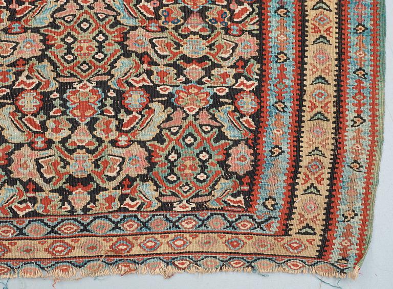 SEMI-ANTIQUE SENNEH KILIM. 201 x 127 cm.