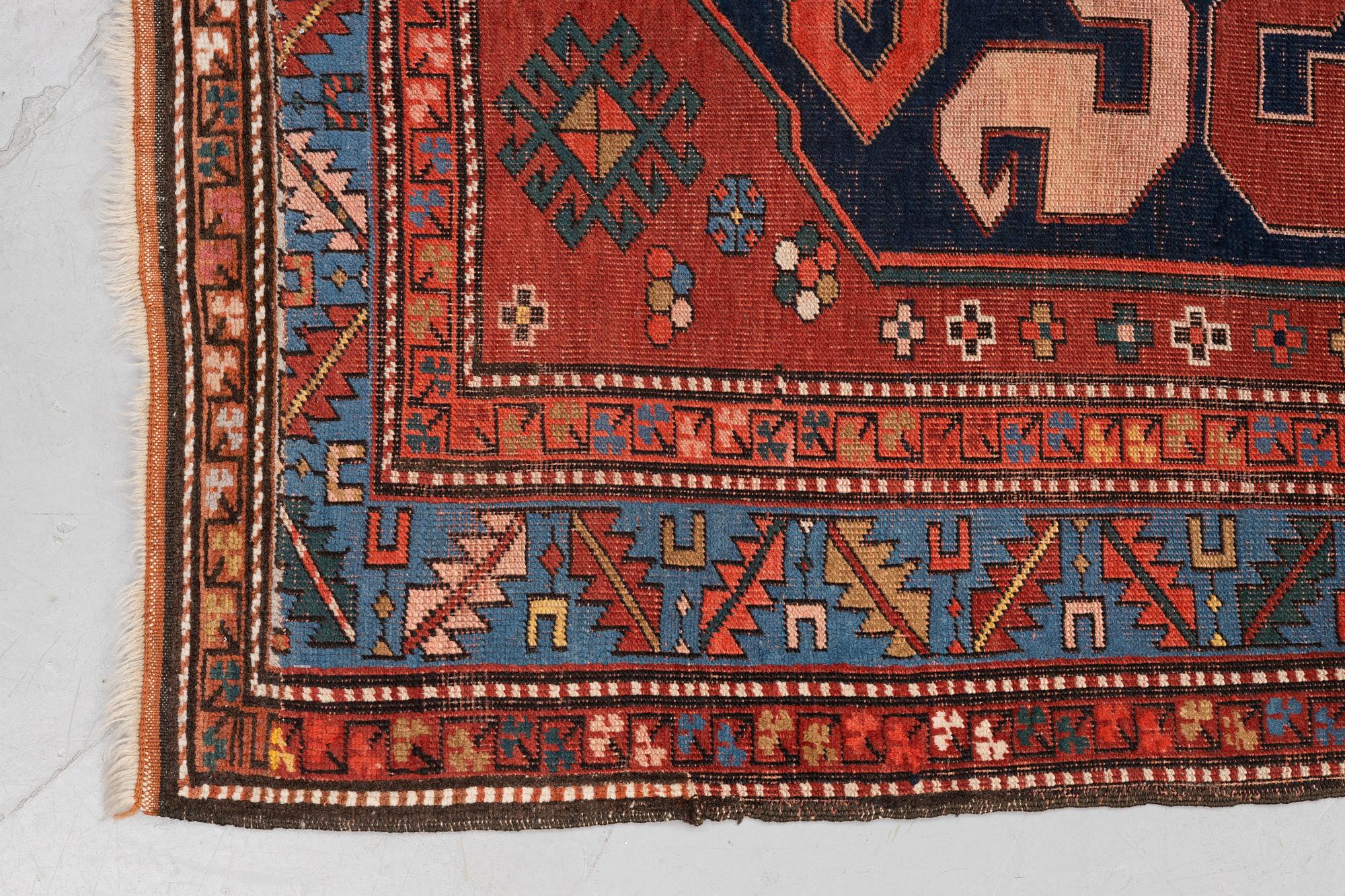 Matta, antik s.k. "Cloud band Kazak", ca 230 x 144 cm.