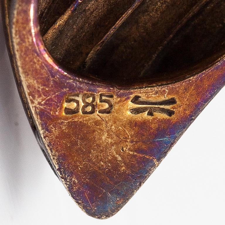 A pearl collier with cultured pearls, 14K gold clasp with ca. 0.045 ct of diamonds.