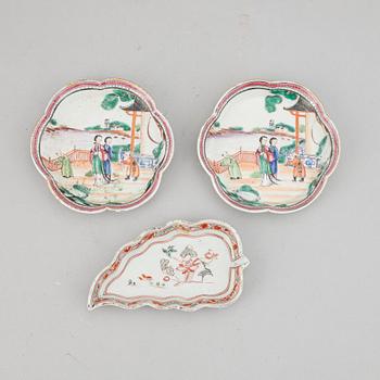 Skedfat, tre stycken, kompaniporslin. Qing dynastin, Qianlong (1736-95).