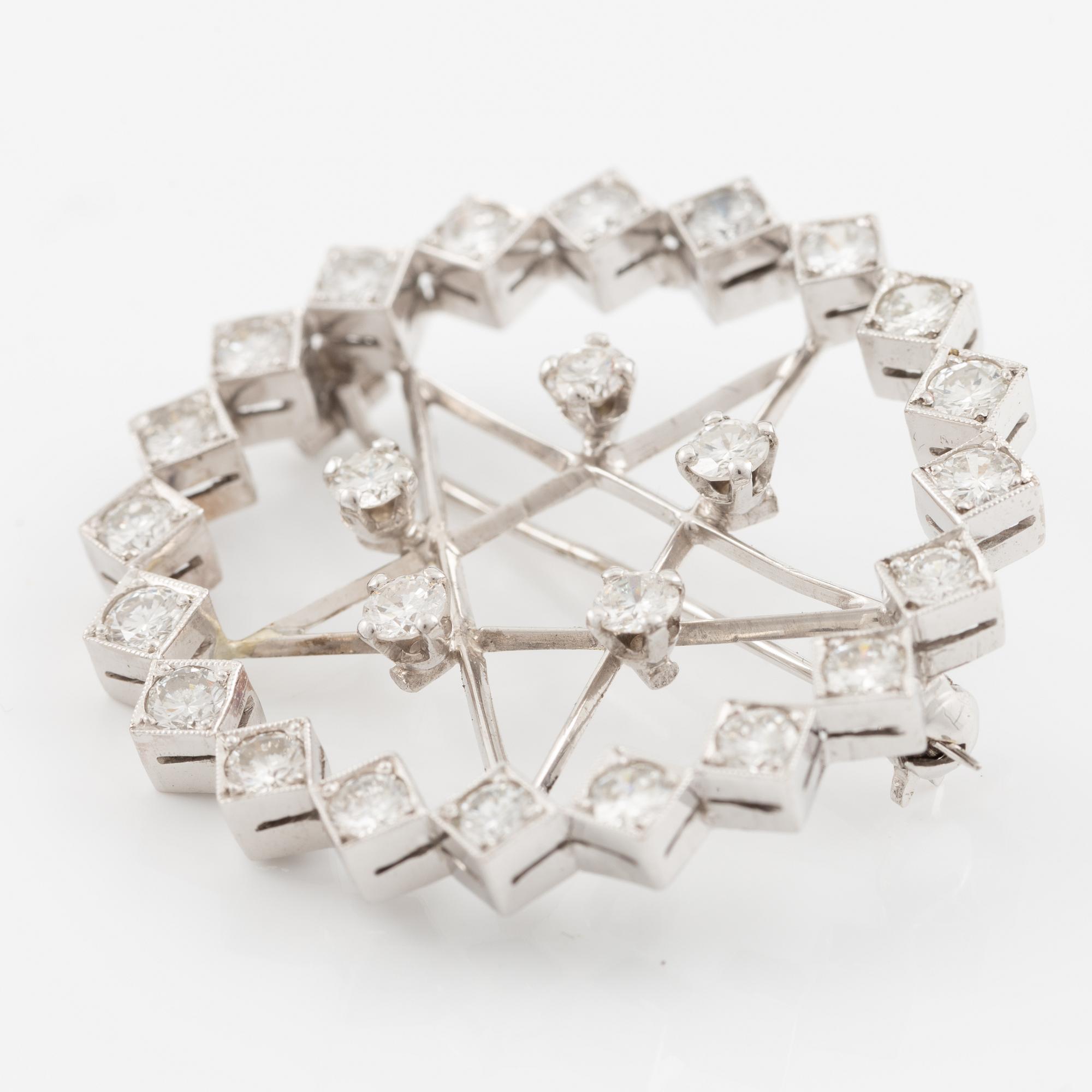 Brooch 18K white gold with brilliant-cut diamonds.