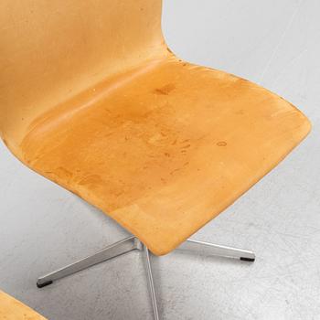 Arne Jacobsen, stolar, ett par, "Oxford", Fritz Hansen, Danmark.