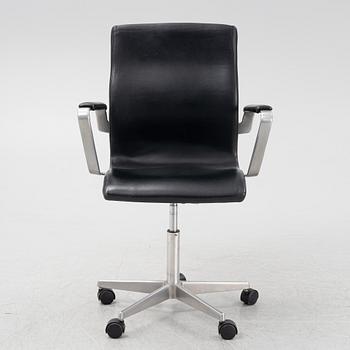 Arne Jacobsen, an 'Oxford' swivel chairs, Fritz Hansen, Denmark, 1986.