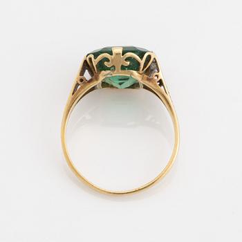 Ring, guld och grön turmalin.