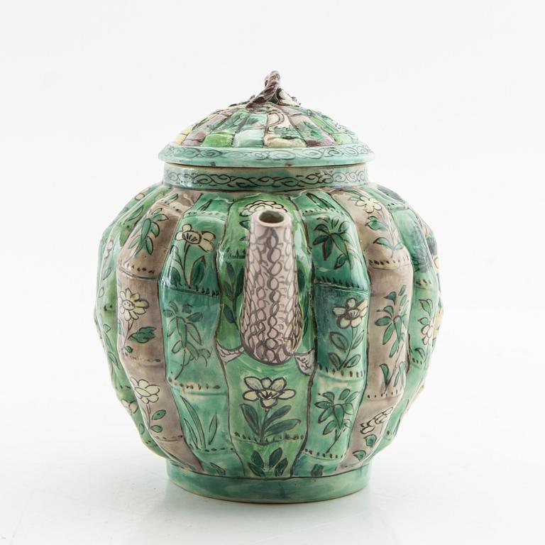 A set of three differently decorated tea pots with covers, Qing dynasty, 18century and 20th century.