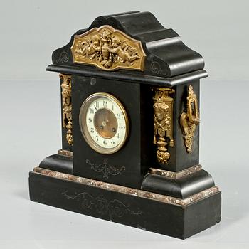 BORDSUR, nyrenässans, 1800-talets andra hälft.