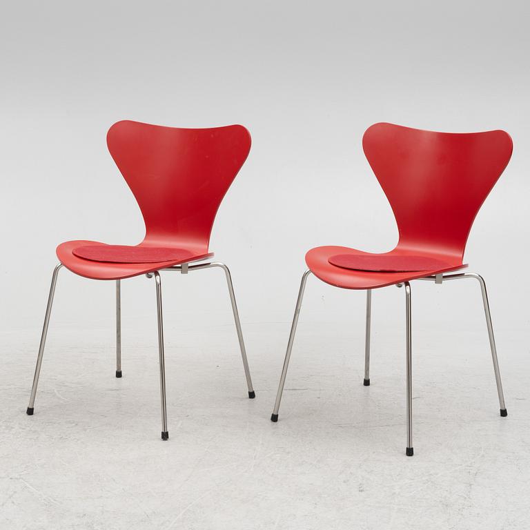 Arne Jacobsen, six 'Series 7' chairs, Fritz Hansen, Denmark, 2012.