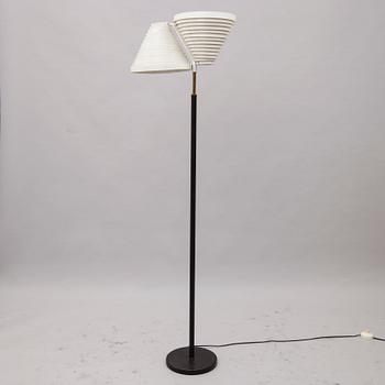 GOLVLAMPA, A 810, Alvar Aalto, stämplad Valaistustyö.