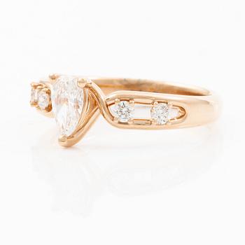 Ring 14K rose gold with a pear-shaped diamond and brilliant-cut diamonds, accompanied by an IGI report.