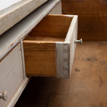 Chest of drawers, 19th century.