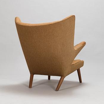 Hans J Wegner, fåtölj, "Bamse / Papa bear", AP-Stolen, Danmark, 1950-60-tal. Modellen formgiven år 1951.