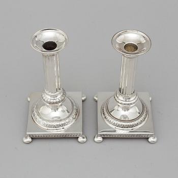 LJUSSTAKAR, ett par, silver, gustaviansk stil, Finland, 1970-95.