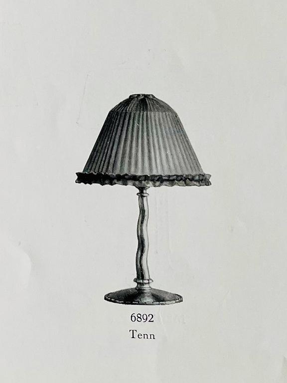 Harald Notini, bordslampa, modell "6892", Arvid Böhlmarks Lampfabrik, Stockholm 1920-tal.