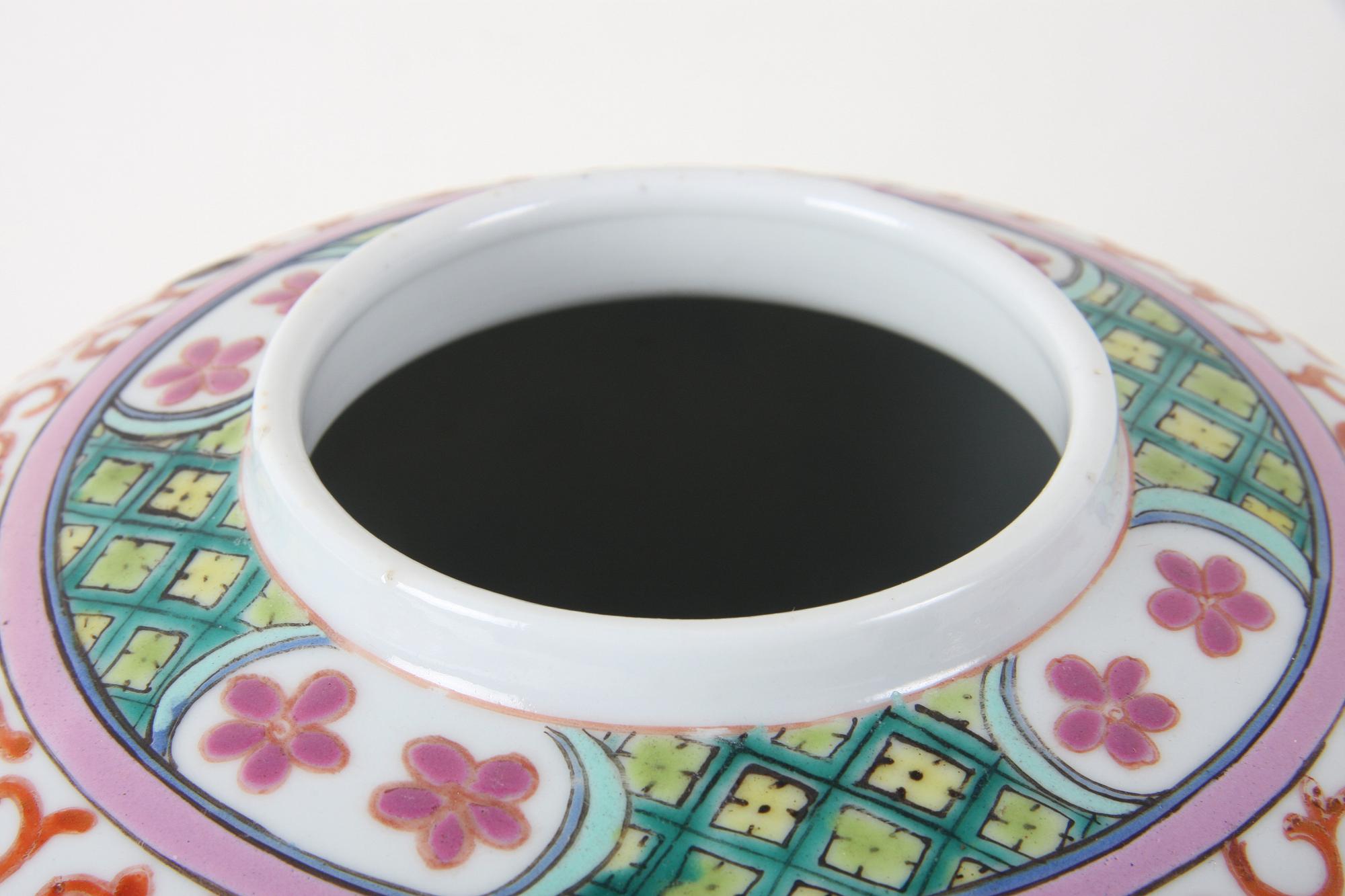 BOJAN med lock, porslin, Kina.