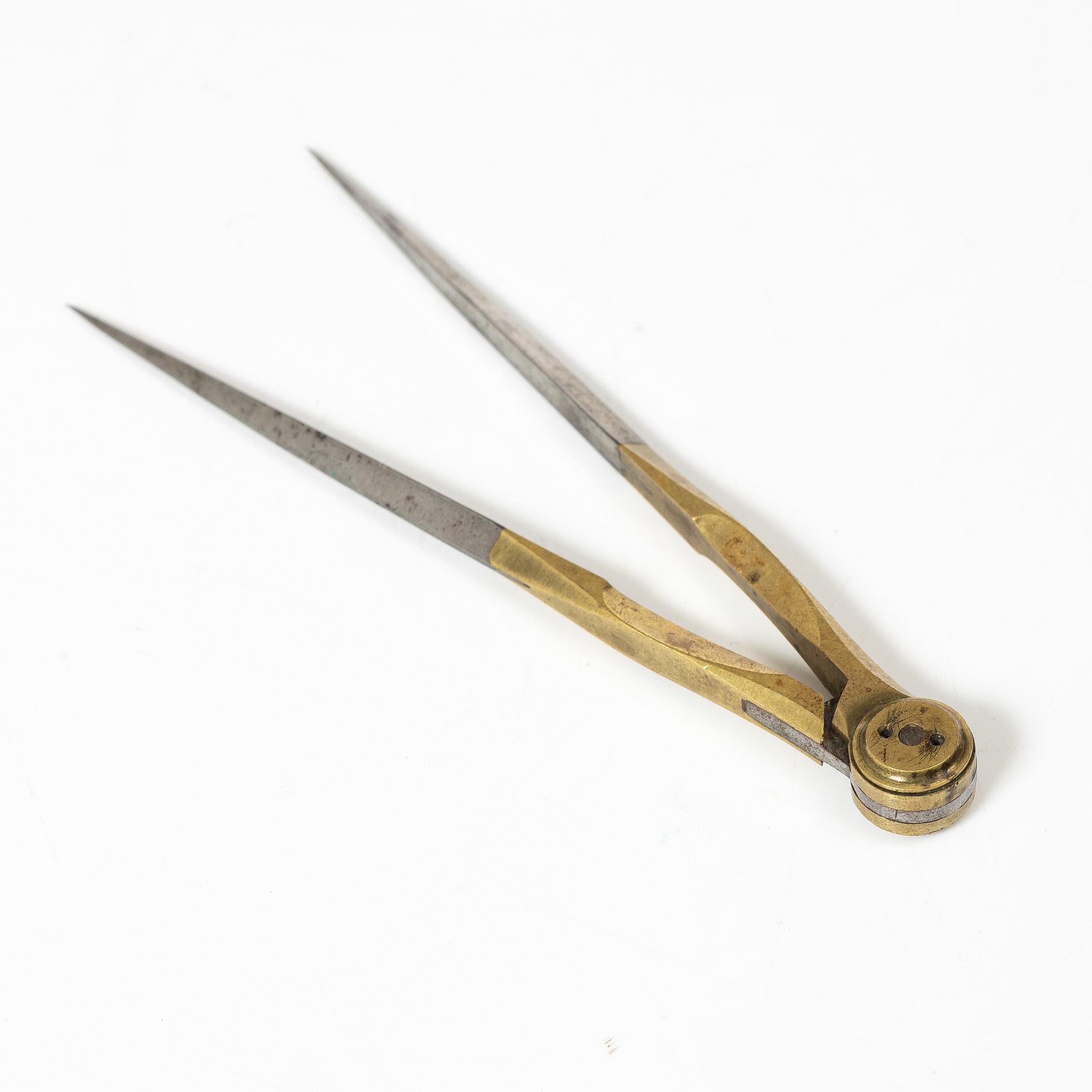 Mässingsföremål, fem stycken, 1700 - 1800-tal.