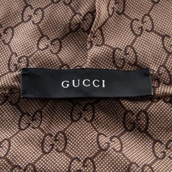 HUVA, Gucci.