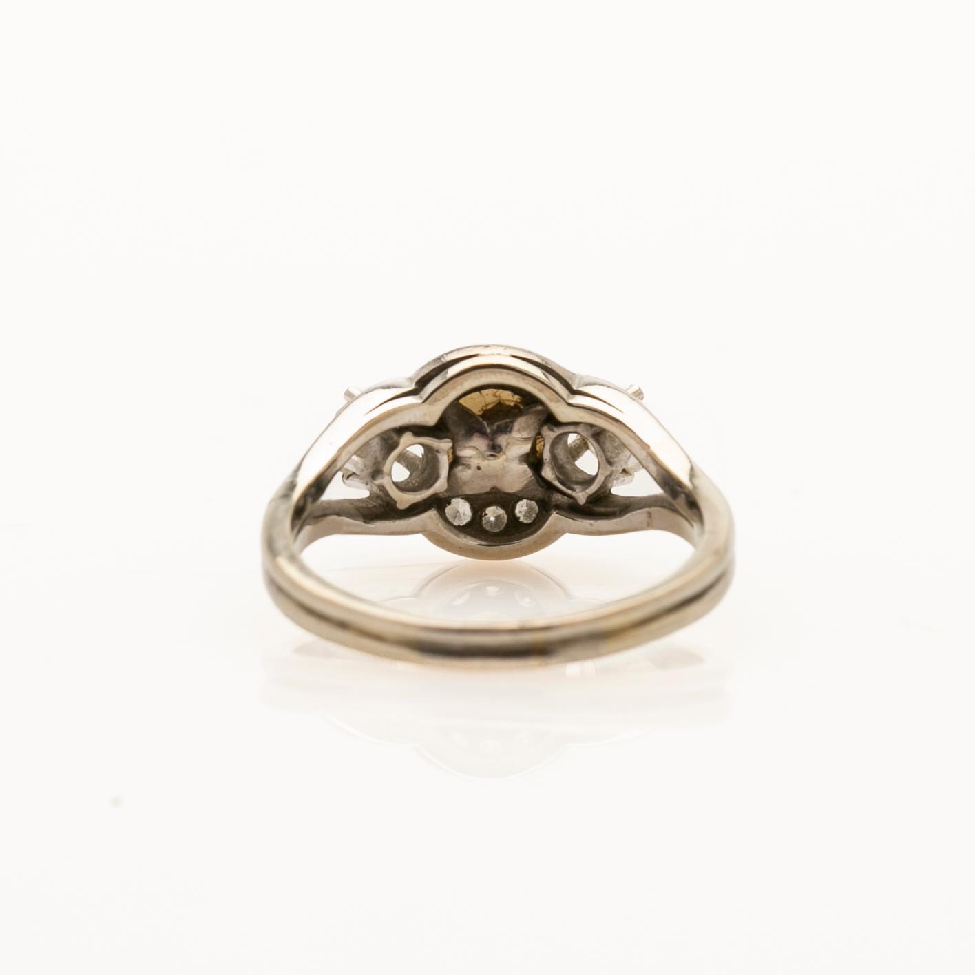 Ring, 18k,  med pärla och briljanter.