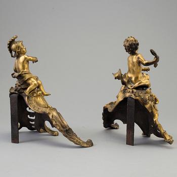 ELDHUNDAR, ett par, rokokostil, sent 1800-tal.