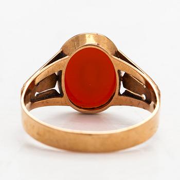 Ring, 14K guld med karneol, Westerback, Helsingfors 1952.