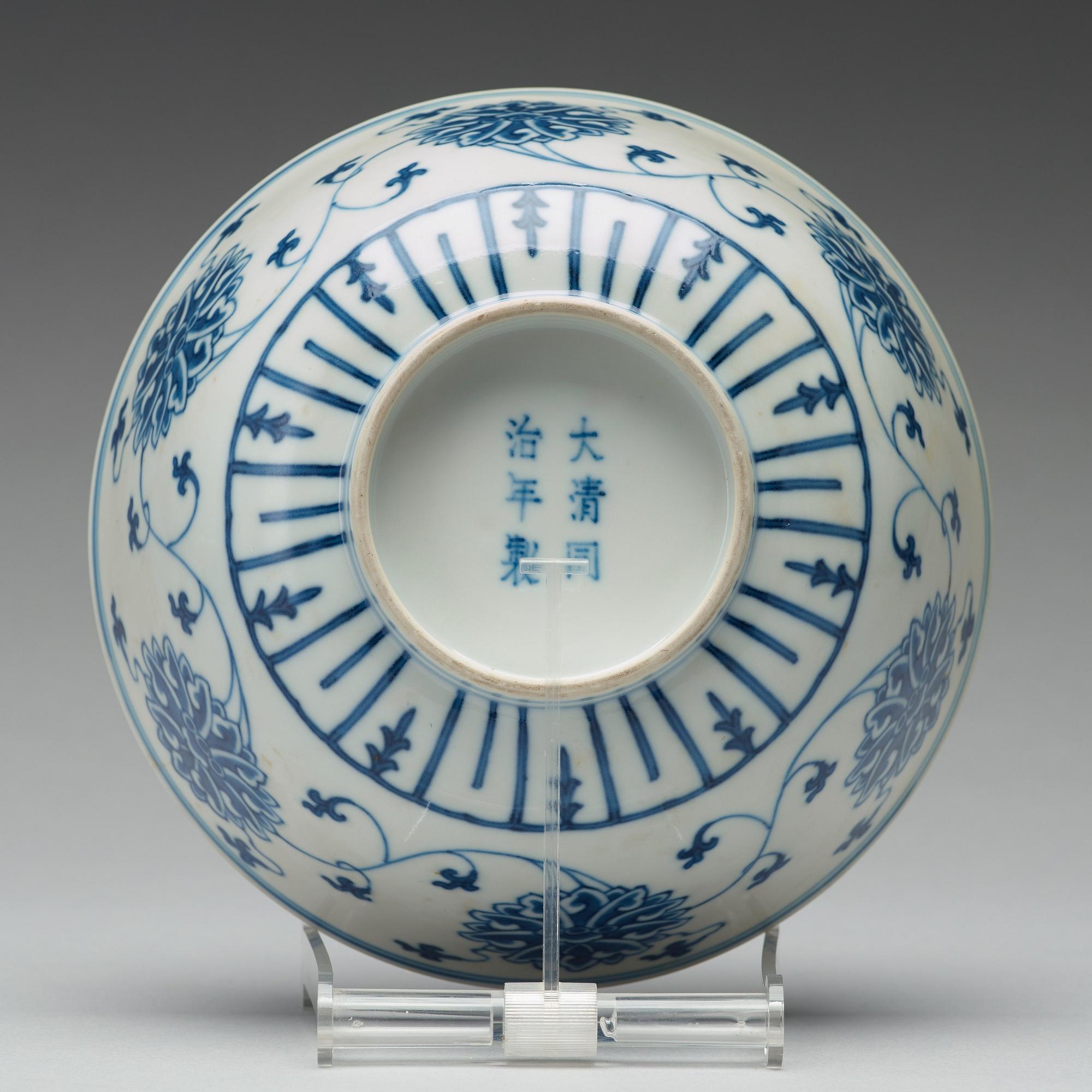 SKÅL, porslin, sen Qingdynasti, med Tongzhi sex karaktärers märke.