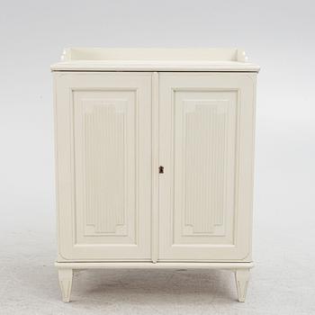 Commode / cabinet, Gustavian style, contemporary manufacture.