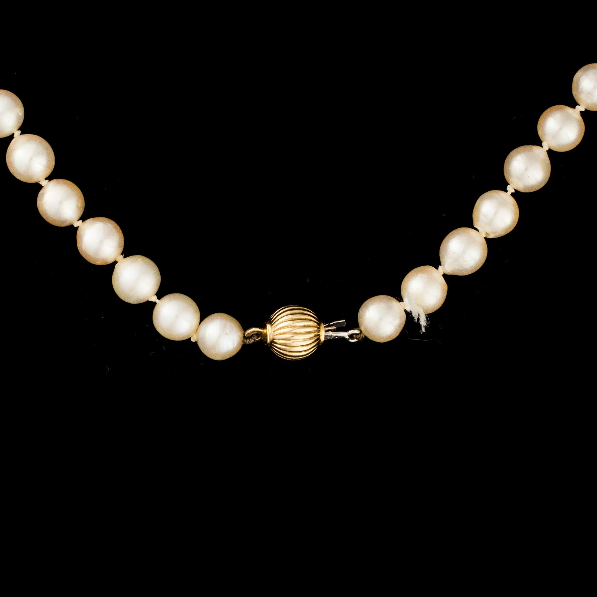 PÄRLCOLLIER, lås 18K guld.