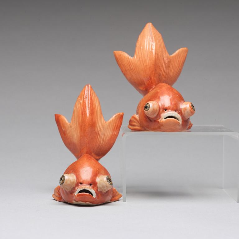 A pair of porcelain figurines of gold fishes, Qing dynasty, Qianlong (1736-95).