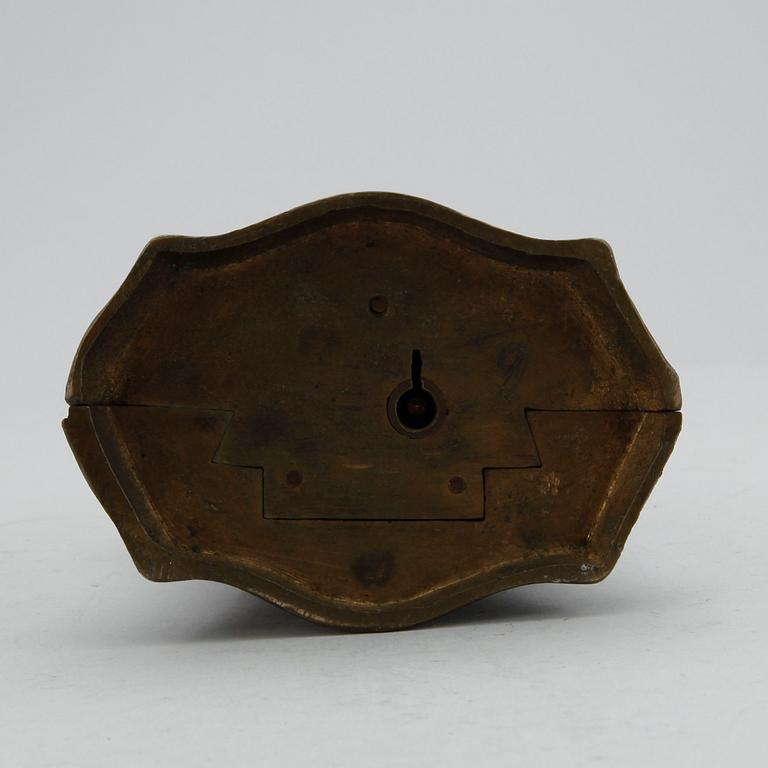 SPARBÖSSA. Brons. 1900-talets första hälft.