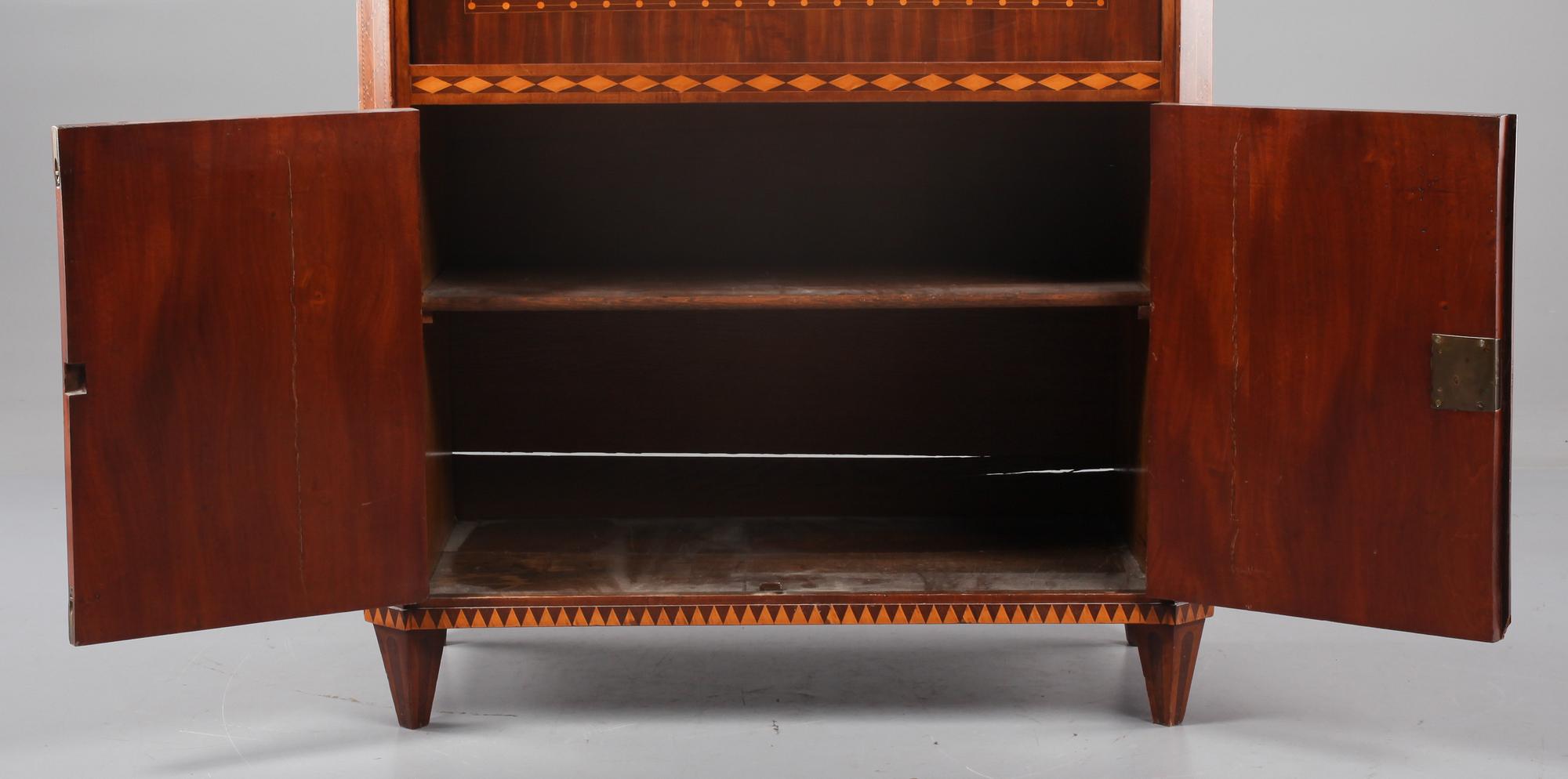CHIFFONJÉ, Holland, 1800-talets första hälft.