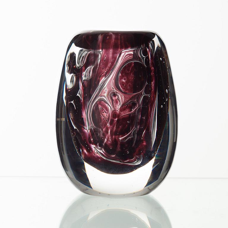 Edvin Öhrström, an 'ariel' glass vase, Orrefors 1950.